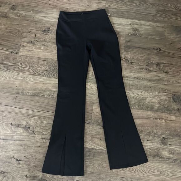 Alo Airbrush High-Waist Flutter Legging - Picture 6 of 9